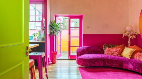 Apartamento Plum Guide - Pink Acid