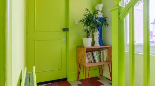 Apartamento Plum Guide - Pink Acid