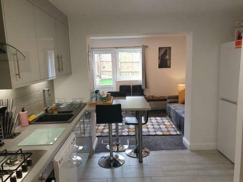 Marlow's Emerald 3 Bed House Sleeps 8 Guests