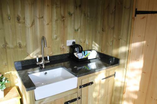 Shepherd's Hut - The Quirky Quarry
