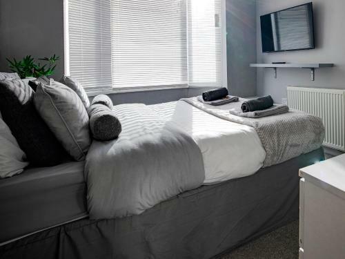 Haddon House Sleeps 7 - Workstays Uk