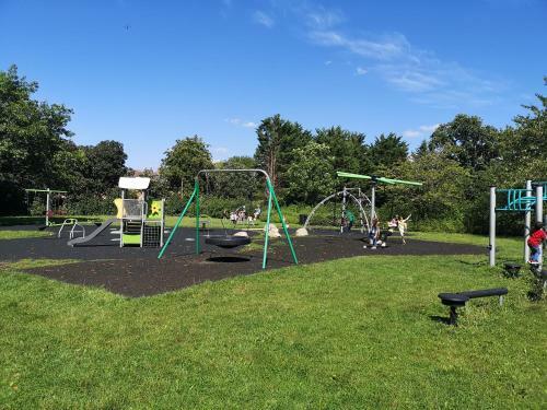 Contractor Accommodation- Central Mk Location Spacious Garden Fast Wifi Parking