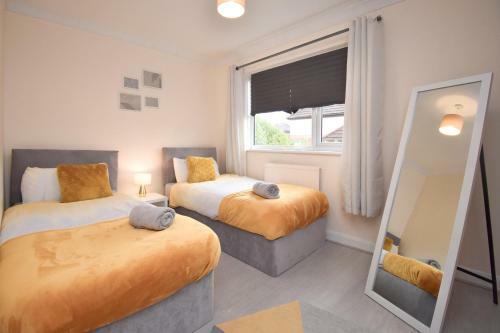 Contractor Accommodation- Central Mk Location Spacious Garden Fast Wifi Parking