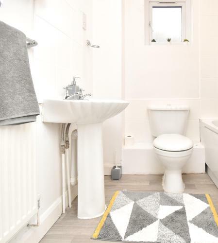 Contractor Accommodation- Central Mk Location Spacious Garden Fast Wifi Parking