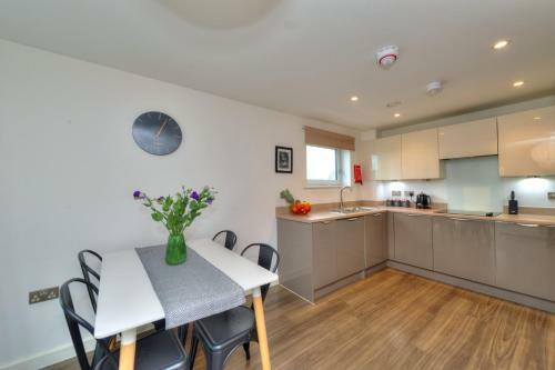 Executive Oakgrove Apartment