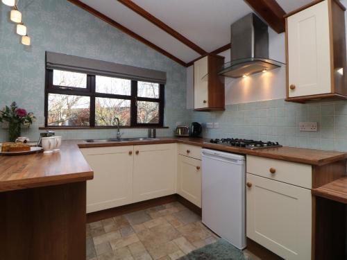 Dewbury Lodge
