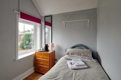 3 Bed House With Private Outdoor Space In Mold!