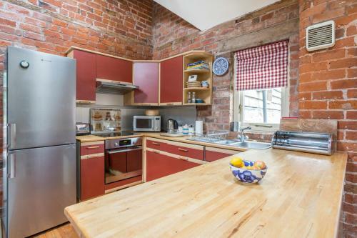Morville Villa Sleeps 14 With Wifi