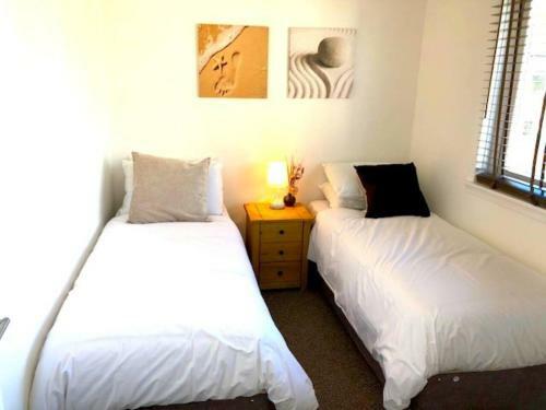 Beach Cottage Charming Cottage 2 Mins From The Beach