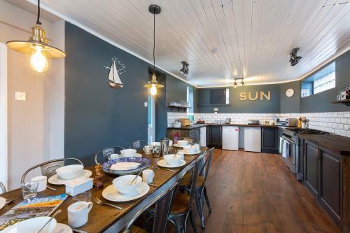 Mundesley Chateau Sleeps 12 With Wifi