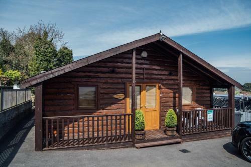Donard Shadow Lodge