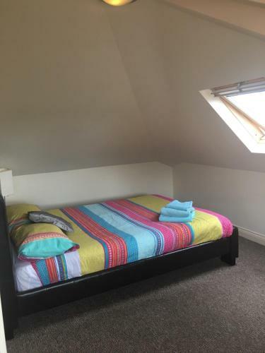 Beautifully Presented 6 Bed 5 & A Half Bath House