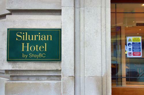 Posada Silurian Hotel By Staybc Family 3
