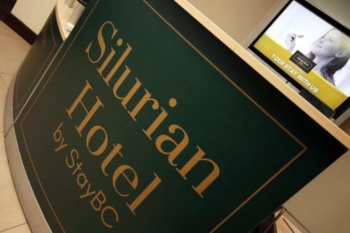 Silurian Hotel Double Bedroom By Staybc