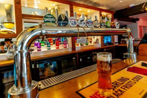 Hotel The Ship Inn Caerleon