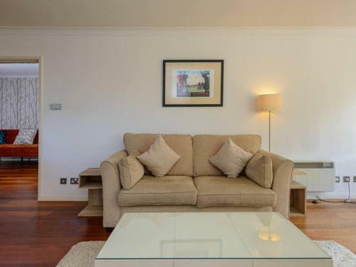 Corrin - Chic 1 Bedroom Apartment