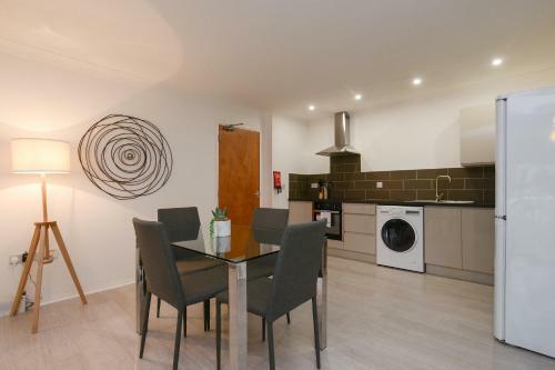 Brook Court - Elegant 2bed Apartment