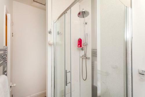 Nottingham Jireh Villa, City Center, Parking