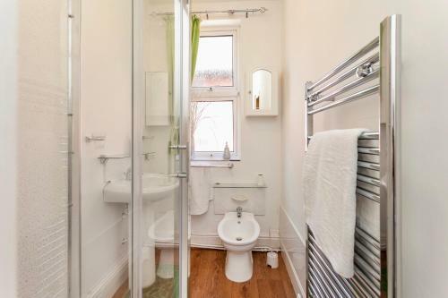 Nottingham Jireh Villa, City Center, Parking