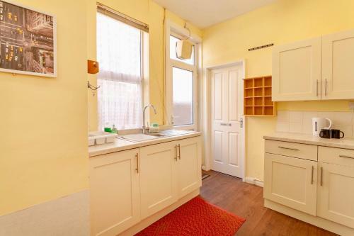 Nottingham Jireh Villa, City Center, Parking