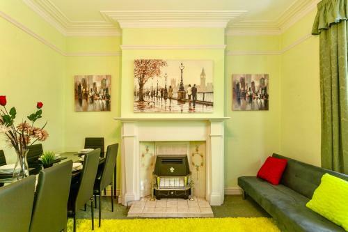 Nottingham Jireh Villa, City Center, Parking