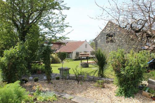 Bed & Breakfast Little England Retreats
