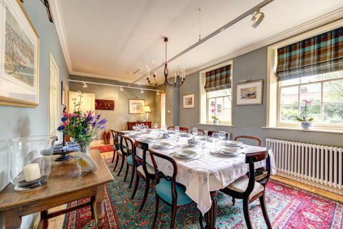 Orford Chateau Sleeps 12 With Wifi