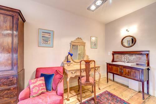 Orford Chateau Sleeps 12 With Wifi