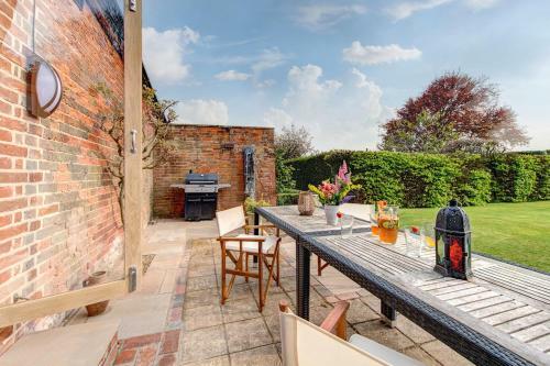 Orford Chateau Sleeps 12 With Wifi