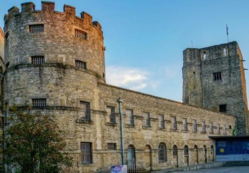 Luxury Holiday Rental - Oxford Apartment Cental - Jericho Riverfront