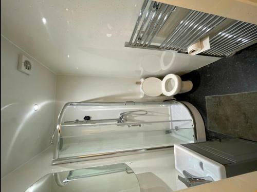 1-bed Apartment Next To Paisley Gilmour Station!