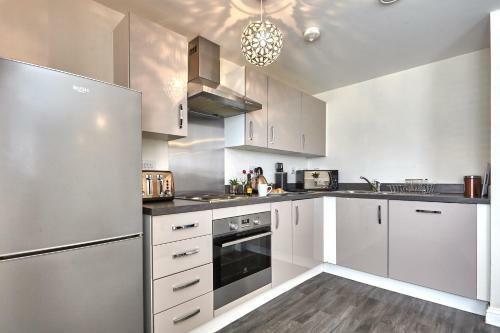 Stunning Modern Apartment With Parking By Comfyworkers