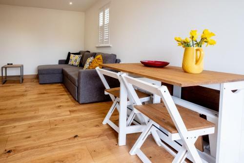 Oak ? Three Tuns Apartments