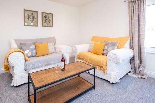 Elm ? Three Tuns Apartments