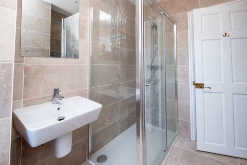 Rowan ? Three Tuns Apartments