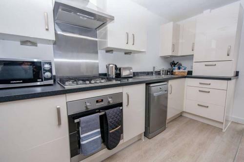 Hereward Tower Central Apartment - Free Parking - Lift Access - Self Check In