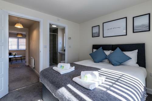 Spacious Contractor House For Large Groups - Free Parking By Klarok Accommodation Ltd