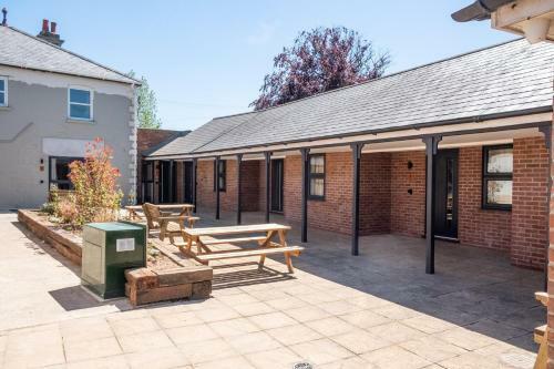 Three Tuns Apartments - Hazel
