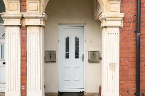 Kvm - Church Walk Apartment, For Large Groups