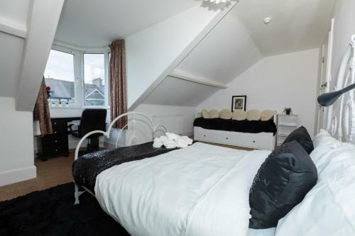 Remarkable 5-bed House In Plymouth