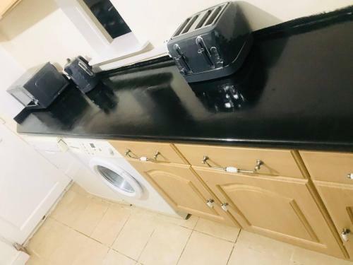 Beautiful Cosy 3-bed House In Slough