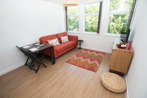 Modern 1 Bedroom Apartment In City Centre