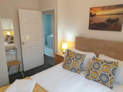 South Shield's Hidden Gem Diamond House Sleeps 8 Guests
