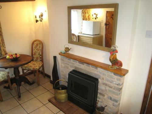 Macbeth Cottage - Sleeps Up To 6 - Hot Tub
