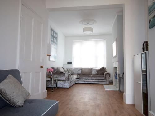A Windsor Dream Home! Stylish And Roomy!