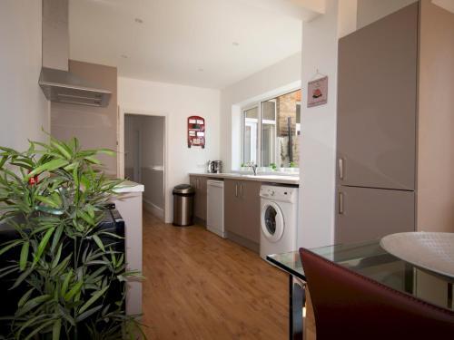 A Windsor Dream Home! Stylish And Roomy!