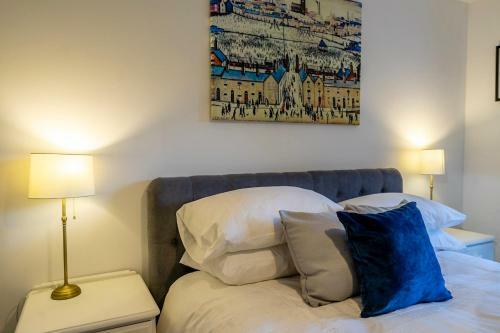 Priory Street Apartment With Parking