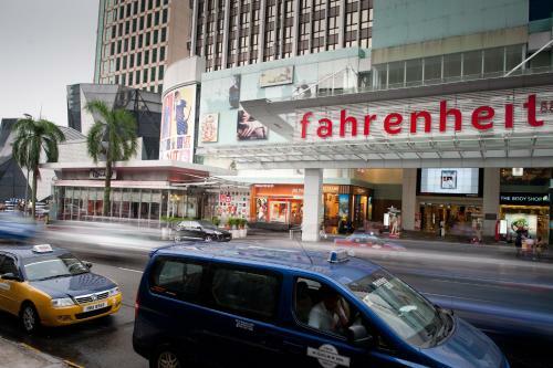 Aparthotel Fahrenheit Suites