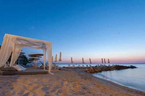 Apartamento White Suites Resort
