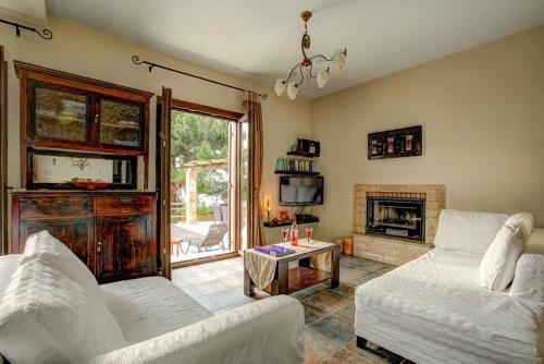 Agrilias Villa Sleeps 6 Pool Air Con Wifi